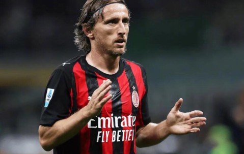 莫德里奇续约条款曝光，球员掌握主动权|卢卡·莫德里奇|AC米兰|意大利|世界杯|米兰_新浪体育_新浪新闻