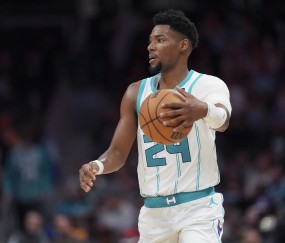 开云体育app-手感好得多攻！布兰登·米勒打满首节 5中5&amp;三分3中3轰下16分！